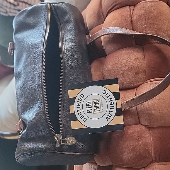 Authentic Louis Vuitton purse - Picture 3 of 5